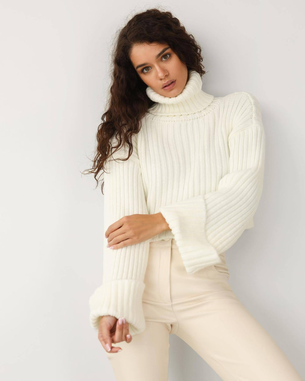 Damen Chunky Strickpullover mit hohem Kragen und Rippstruktur WW