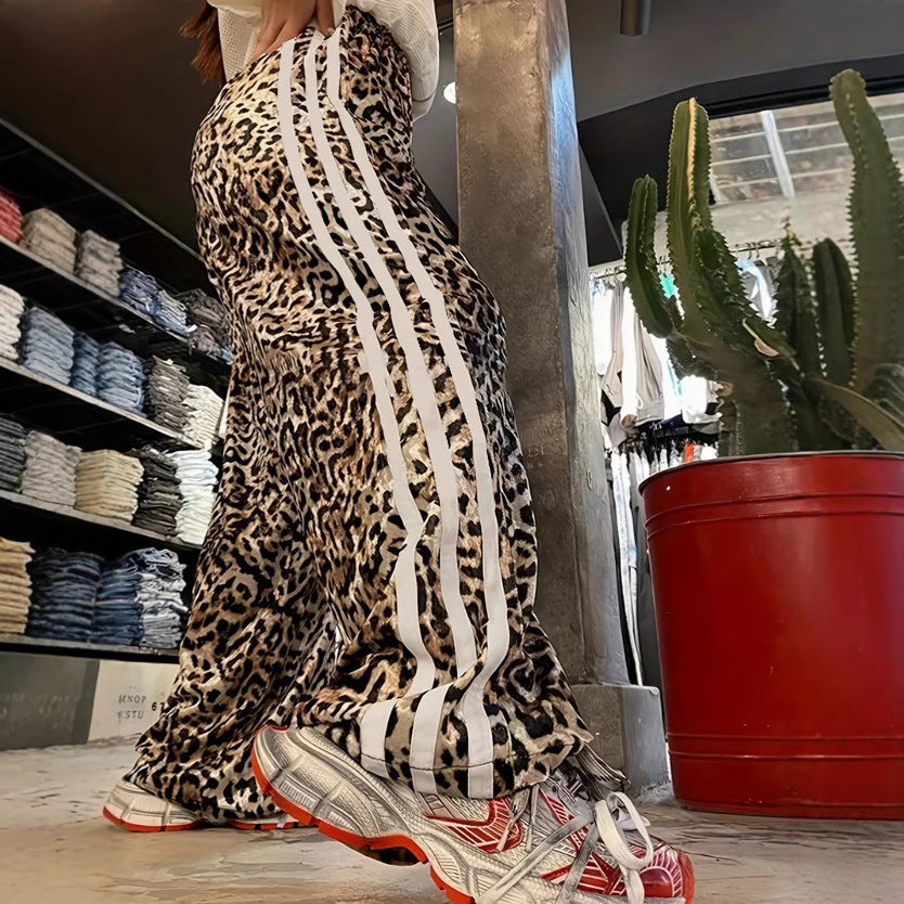 Damen Sportliche Pantoletten mit Leopardenmuster und seitlichen Streifen WW