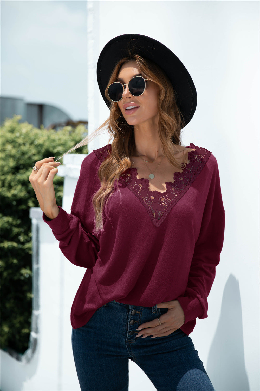 Damen Pullover mit feiner Spitzenapplikation und V-Ausschnitt WW
