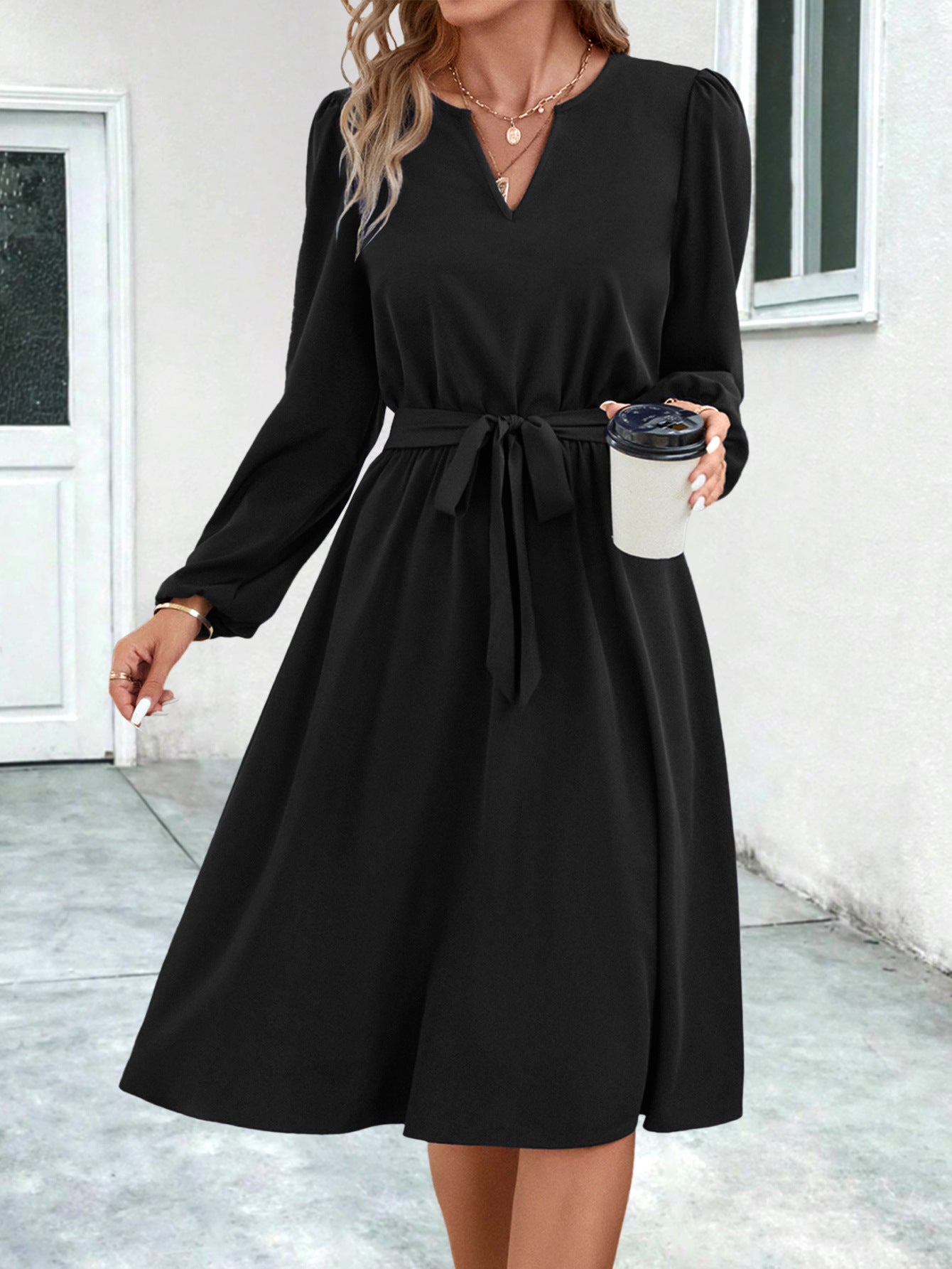 Damen Midi-Kleid mit figurbetontem Taillengürtel und elegantem V-Ausschnitt WW
