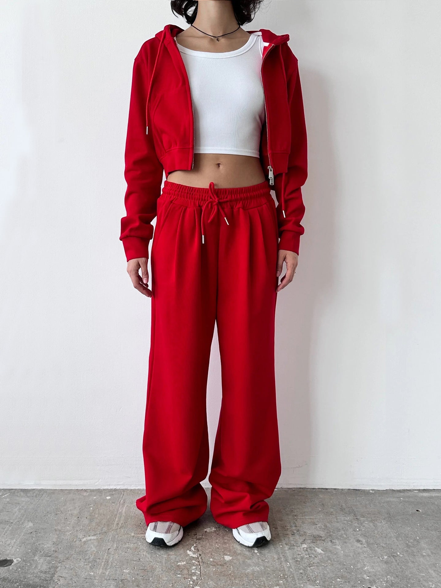 Damen cropped Hoodie und bequeme Jogginghose mit hohem Bund WW