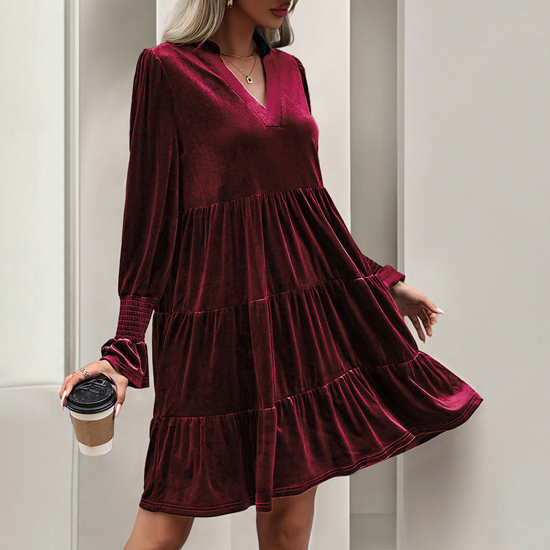 Damen Velvet-Kleid mit V-Ausschnitt und voluminösem Rüschendesign WW