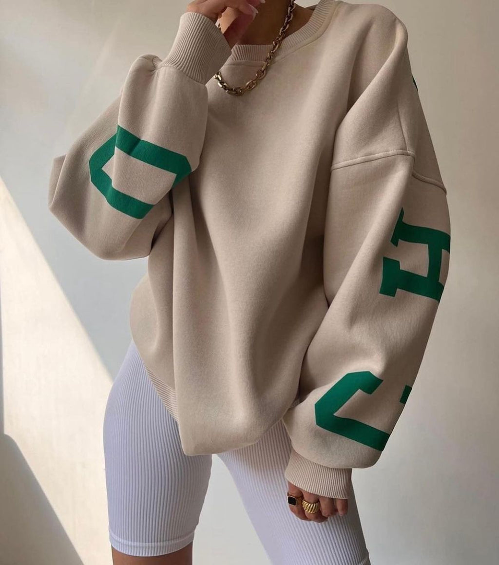 Damen Oversize Sweatshirt mit modischen Schriftzügen WW