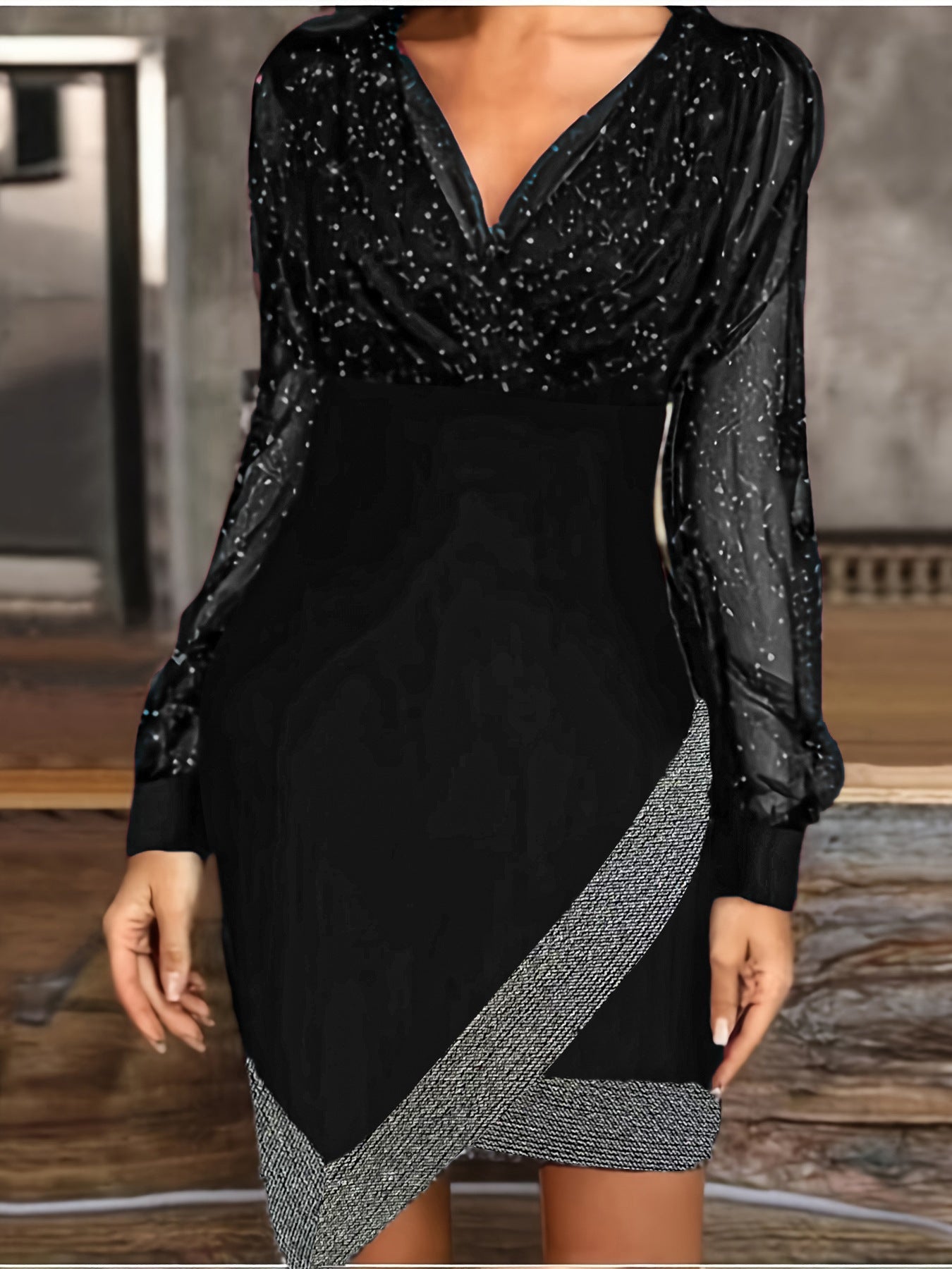 Damen Abendkleid mit glitzernden Details und modernem Wickelschnitt WW