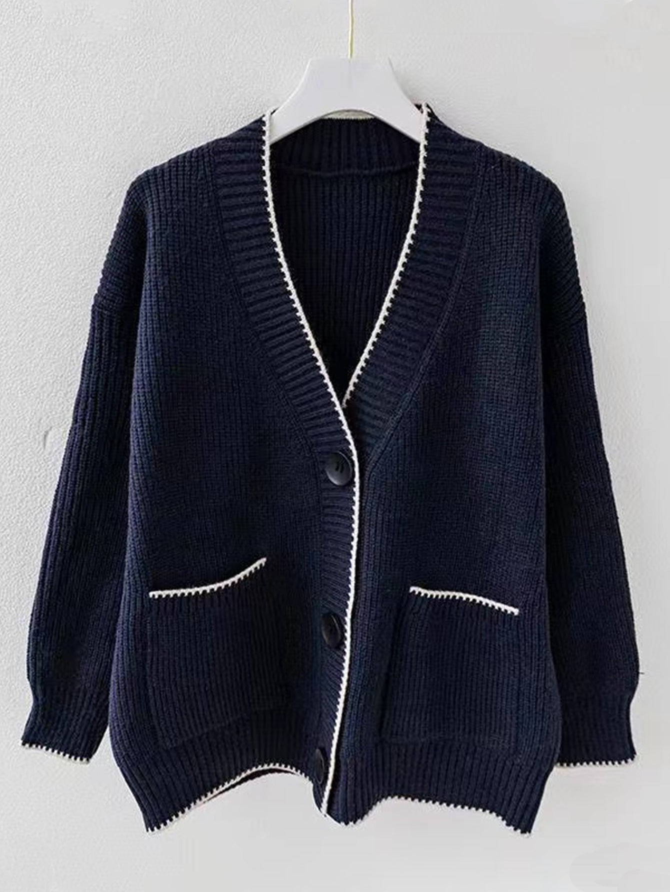 Damen Strickjacke mit modernen Taschen und kontrastierenden Details WW