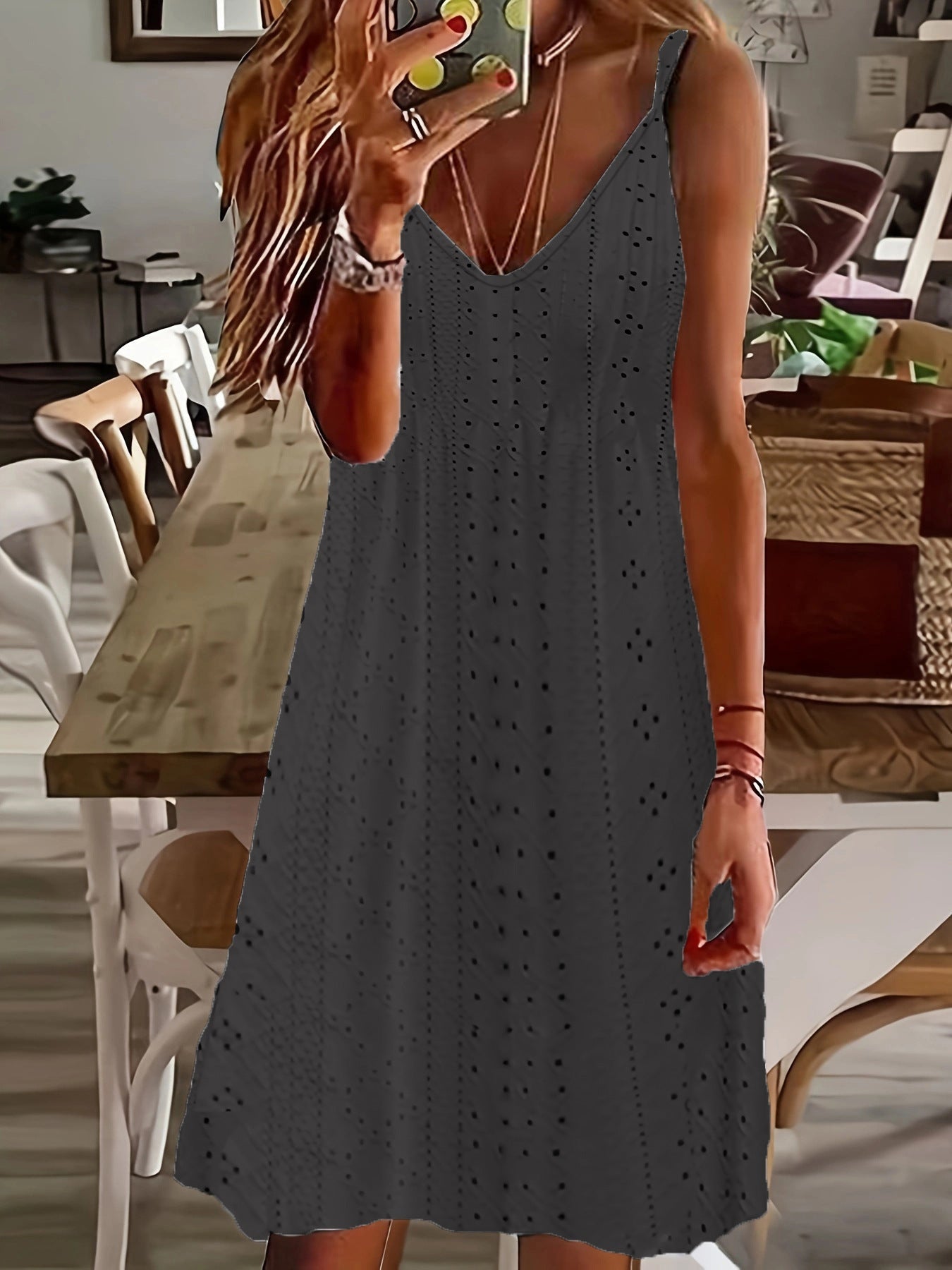 Damen Sommerkleid mit floralem Lochdesign und schwingendem Saum WW