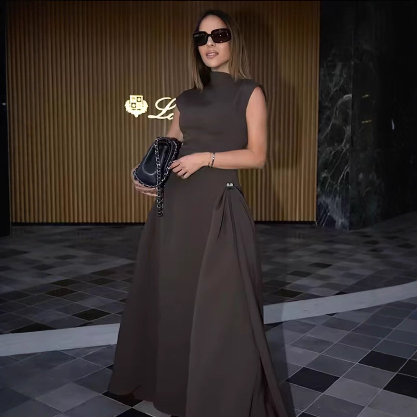 Damen ärmelloses Abendkleid mit asymmetrischem Schnitt und elegantem Fall WW