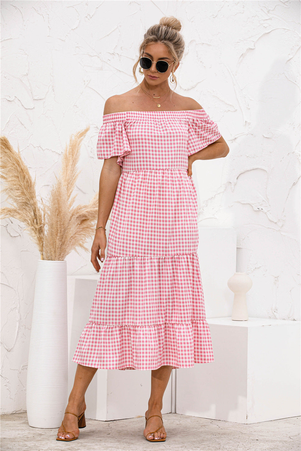 Damen Maxikleid mit schulterfreiem Design und voluminösen Rüschensäumen WW