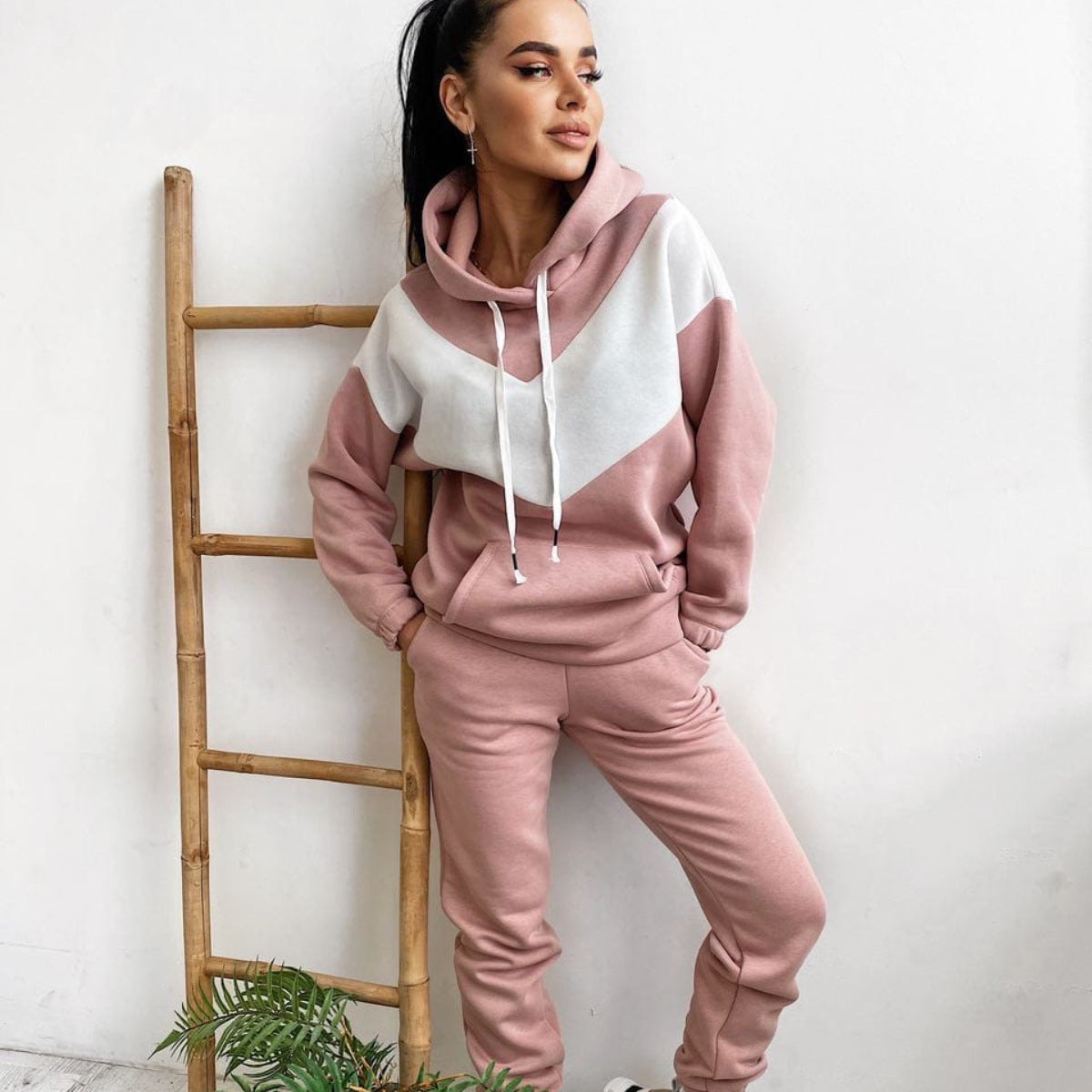 Damen Sportliches Set aus Fleece-Hoodie und Jogginghose mit hybridem Design WW