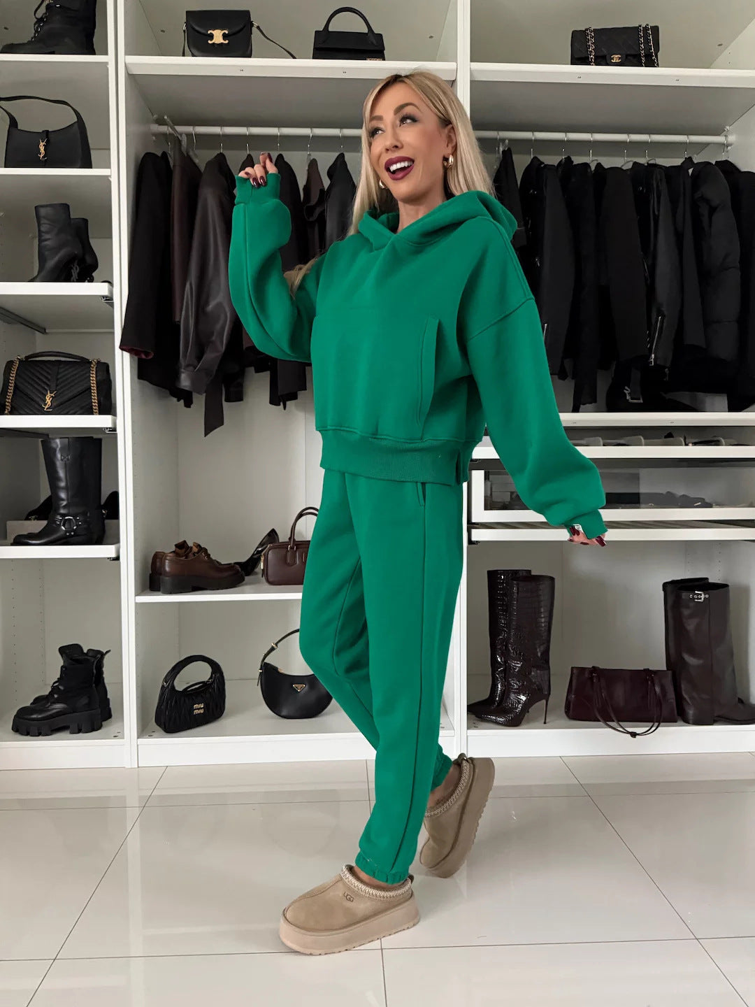 Damen lässiges Fleece-Set mit cropped Hoodie und bequemer Hose WW