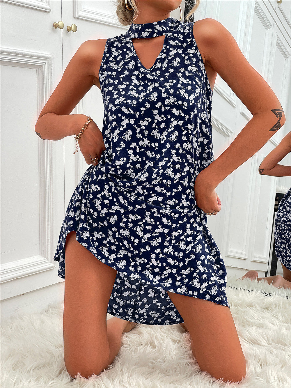 Damen ärmelloses Kleid mit elegantem Schlüsselloch-Ausschnitt und floralem Muster WW