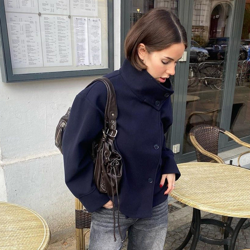 Damen Kurze Jacke mit hohem Kragen und Knopfverschluss WW