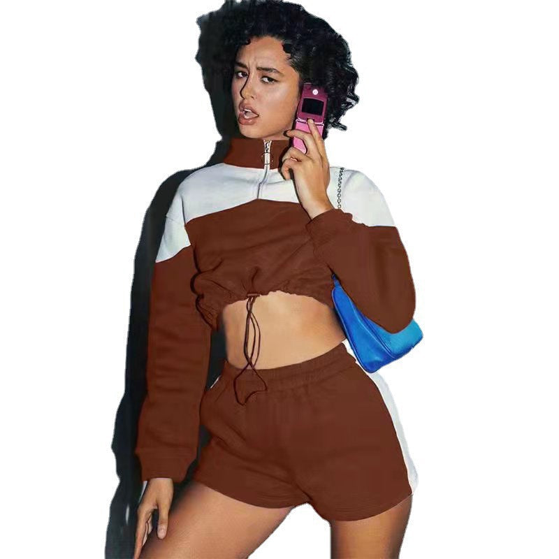 Damen modernes Sportoberteil mit kurzem Schnitt und dazu passender Shorts WW