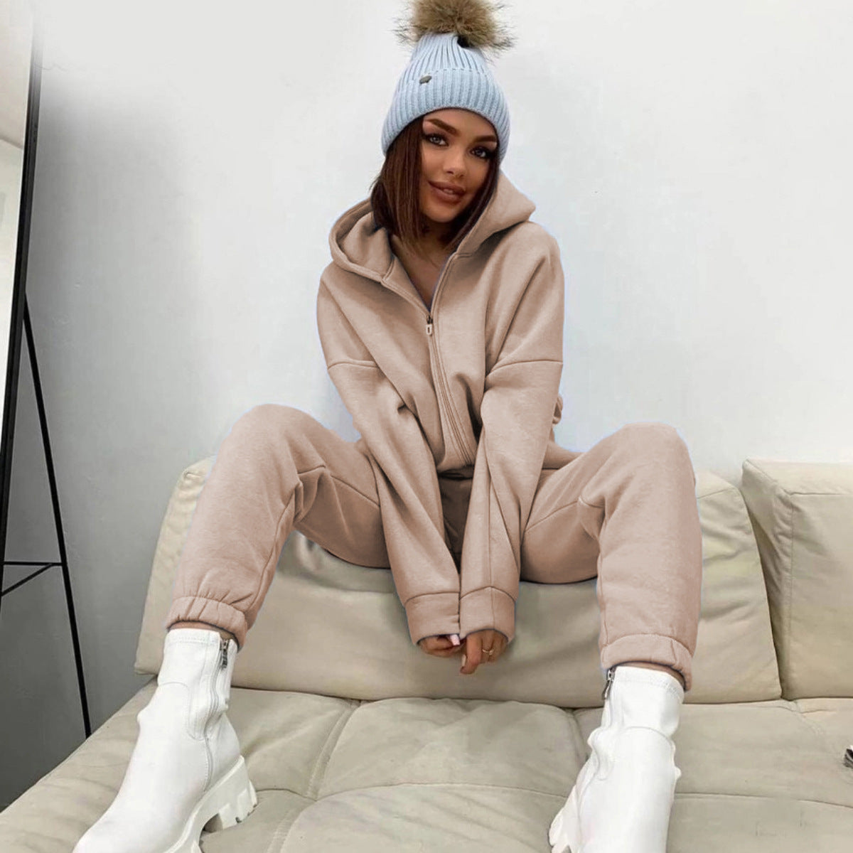 Damen sportliches Fleece-Jumpsuit mit Kapuze und elastischem Bund WW