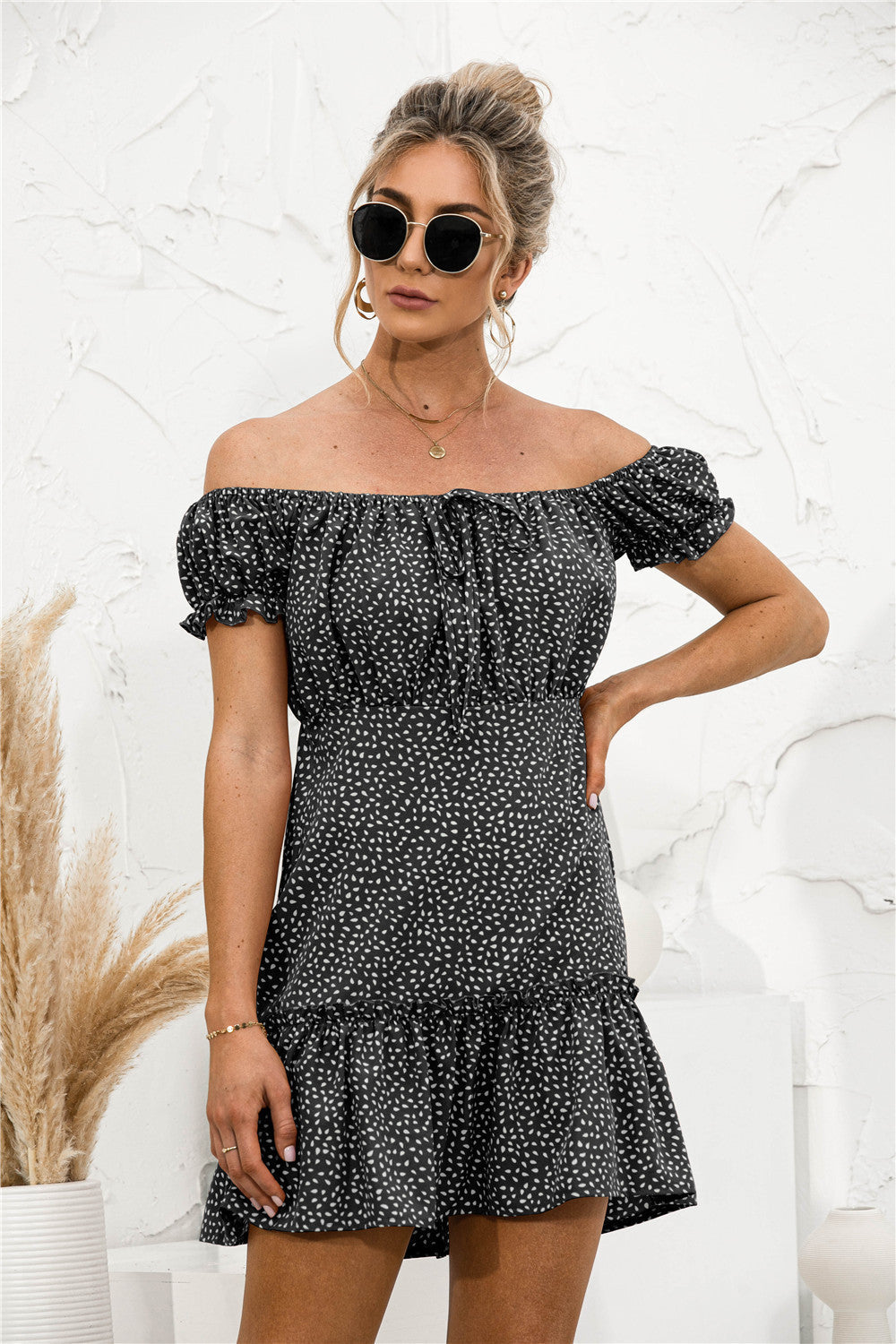 Damen Off-Shoulder Sommerkleid mit Rüschen und Bindeband WW
