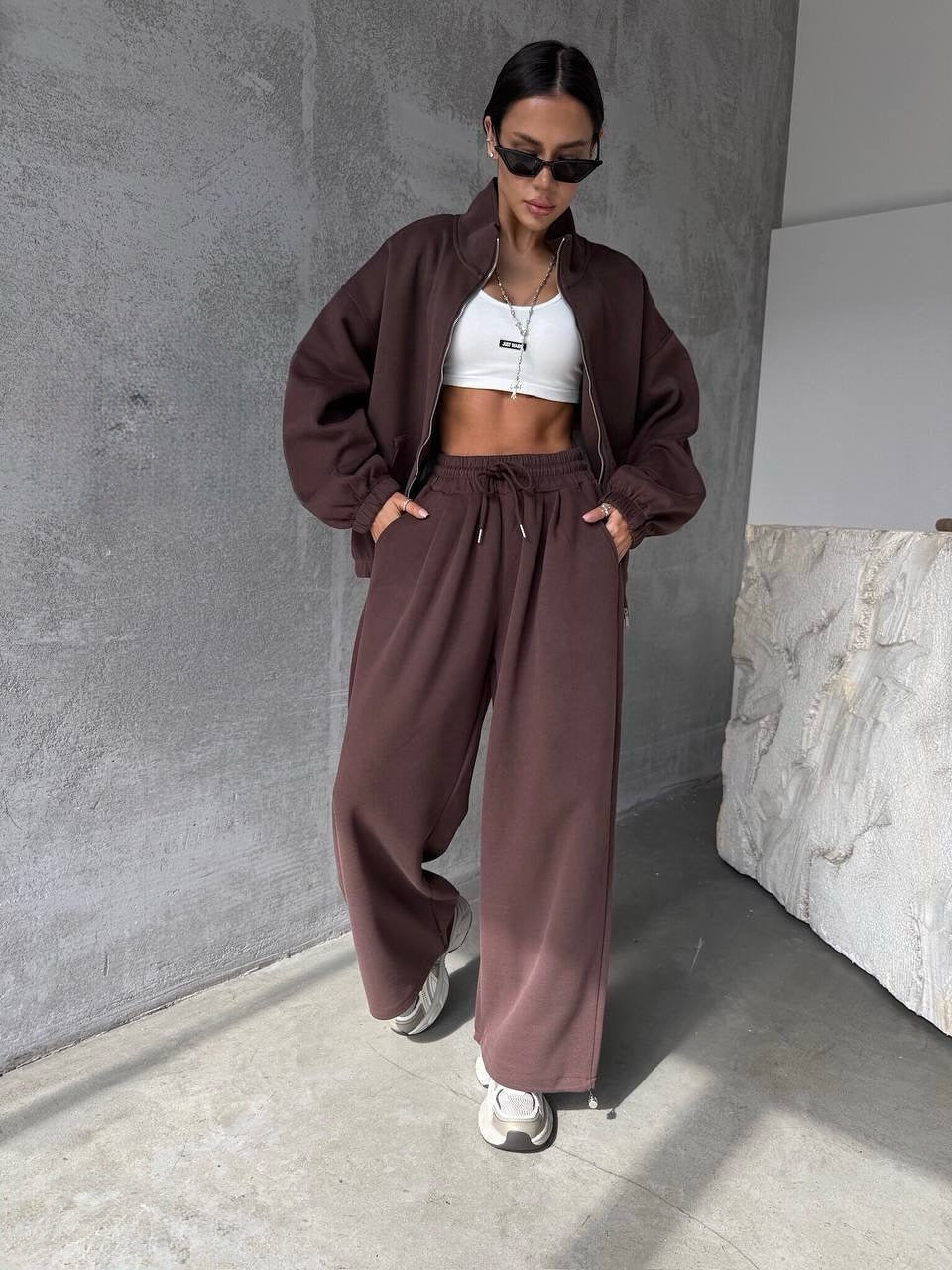 Damen sportliches Baumwoll-Jogginganzug mit lässiger Passform und praktischen Taschen WW