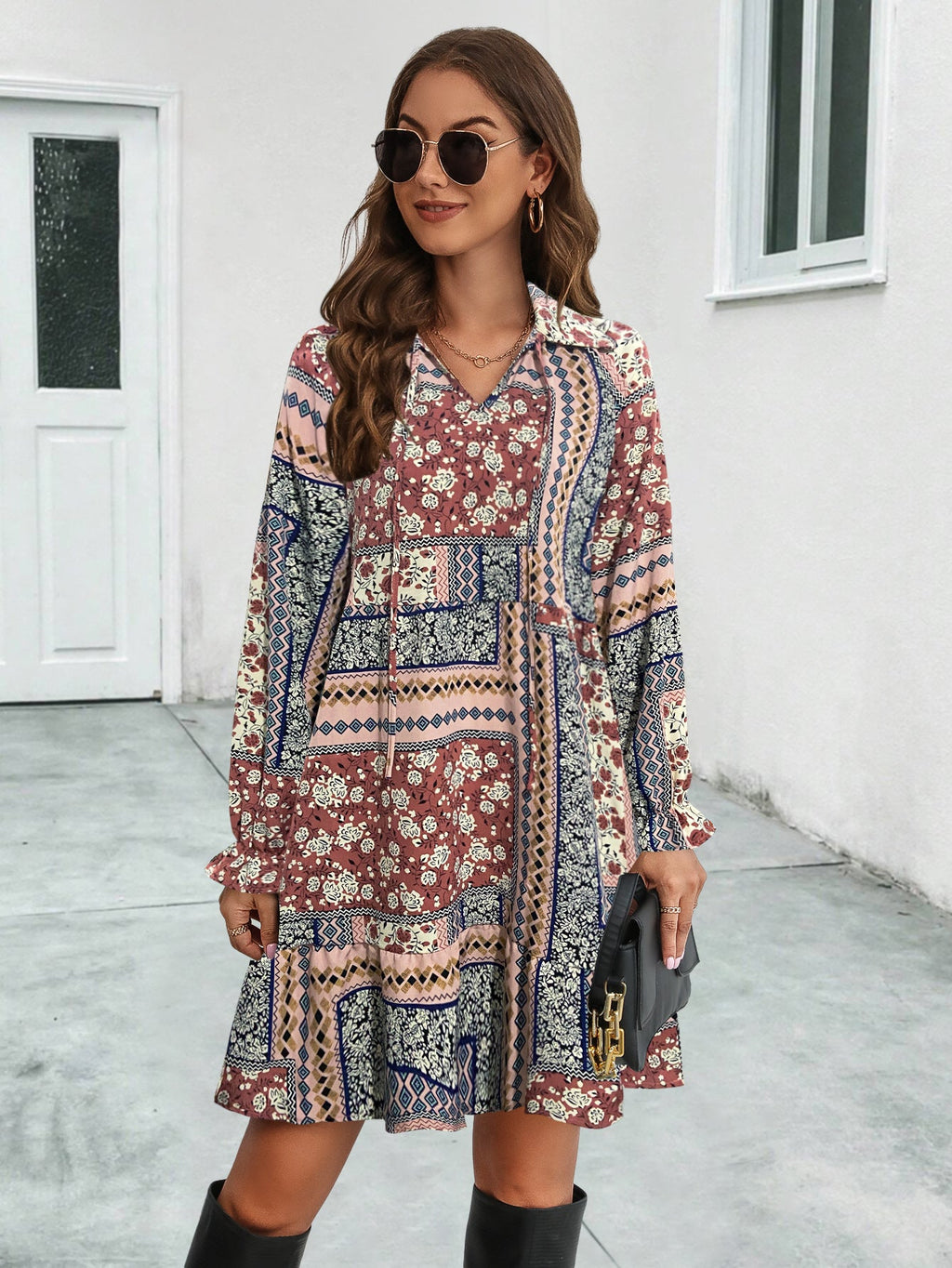 Damen Sommerliches Maxikleid im bunten Patchwork-Design mit langen Ärmeln und verstellbarem Taillenzug WW