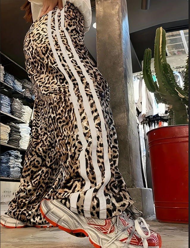 Damen Sportliche Pantoletten mit Leopardenmuster und seitlichen Streifen WW
